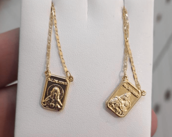Qual o significado de dar um escapulário de ouro como presente?