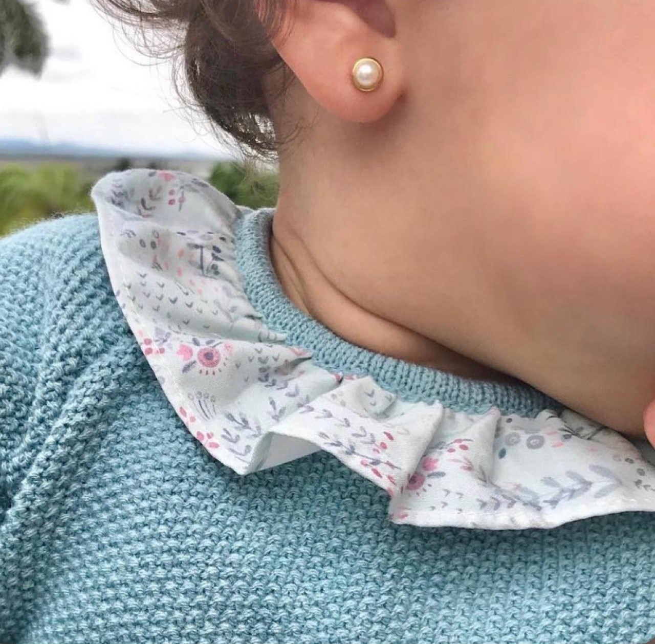 Pérolas e infância: A combinação perfeita em brincos de ouro